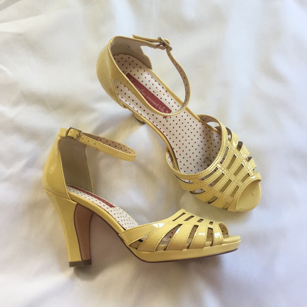 Size 8 BAIT Shoes